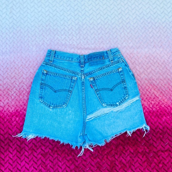 🌸High waisted 501 Levi’s jean shorts - Picture 5 of 6